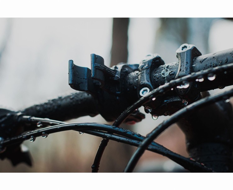Montaż latarki do roweru Armytek ABM-01 uchwyt rowerowy-230755