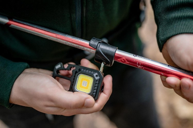 Lampka latarka Newell Lunar Multitool karabińczyk statyw czerwony LED USB-C-232202