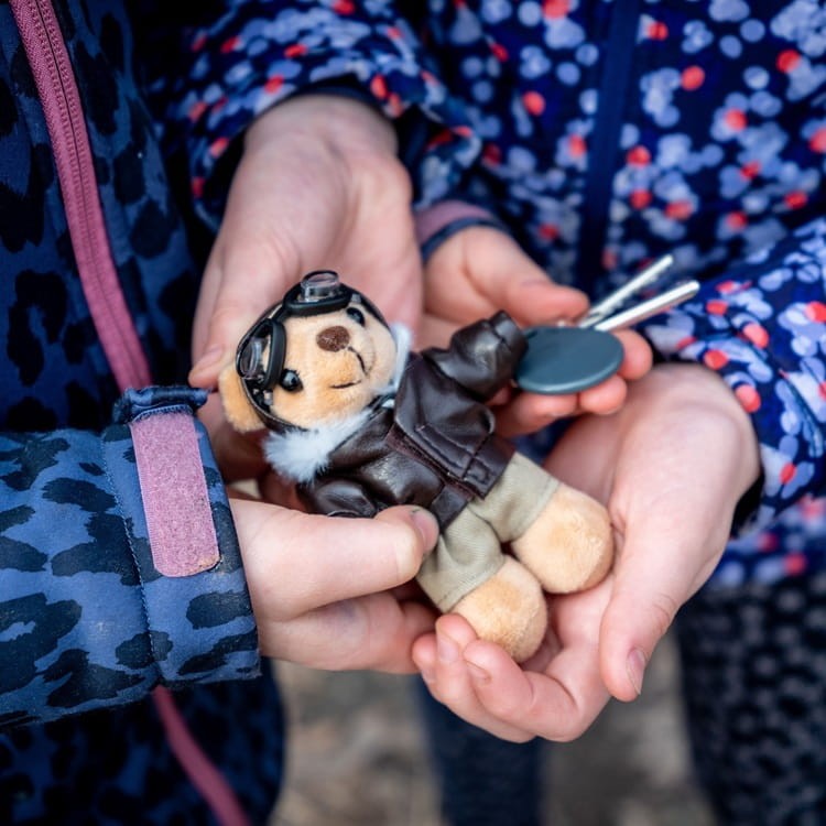 miś pilot brelok ubranko 2.jpg