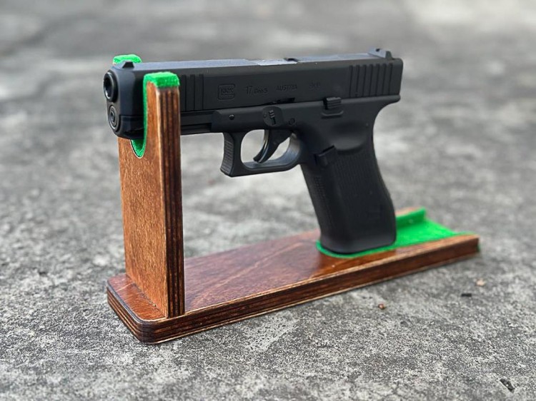 Stojak ekspozytor na broń krótką - rewolwer czarnoprochowy, pistolet, wiatrówkę, brązowy No.5-235497