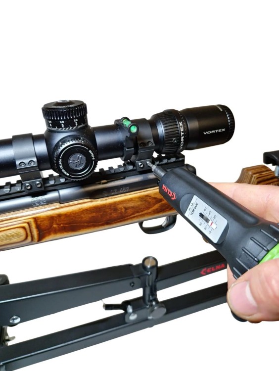 Śrubokręt Wkrętak dynamometryczny 0,6-7Nm (5-65 in-lbs) + 32 bity CELNA-236810