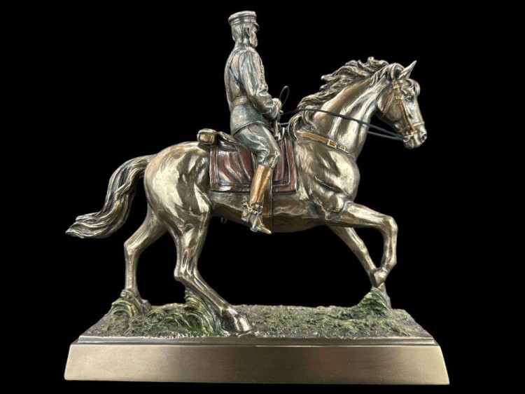 Ekskluzywna rzeźba figurka Józef Piłsudski 28,0 cm-237890
