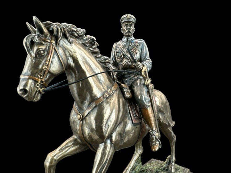 Ekskluzywna rzeźba figurka Józef Piłsudski 28,0 cm-237891