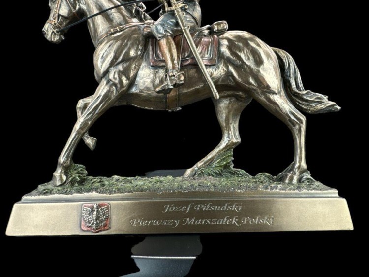 Ekskluzywna rzeźba figurka Józef Piłsudski 28,0 cm-237894