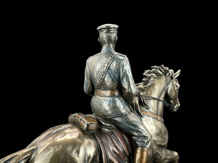 Ekskluzywna rzeźba figurka Józef Piłsudski 28,0 cm-237895