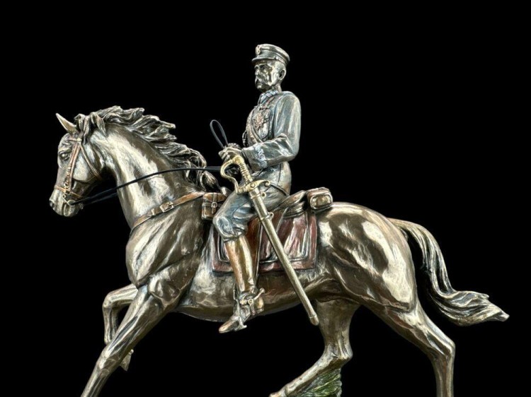 Ekskluzywna rzeźba figurka Józef Piłsudski 28,0 cm-237896