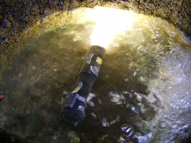 Latarka ArmyTek Prime C2 PRO Warm Magnet USB Cree -220353