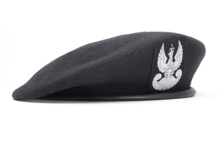 Beret tłoczony wojskowy czarny z orzełkiem-220442