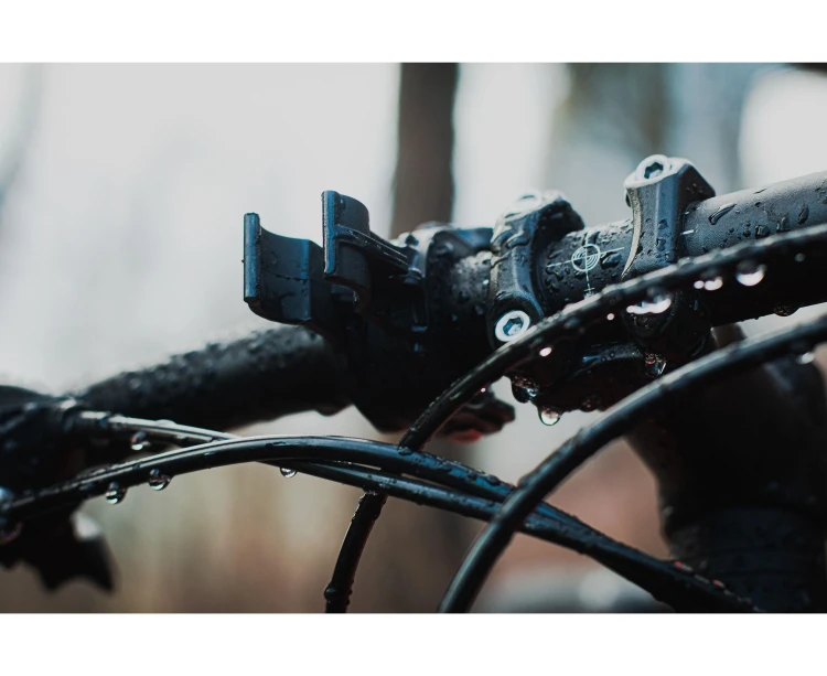 Montaż latarki do roweru Armytek ABM-01 uchwyt rowerowy-230755